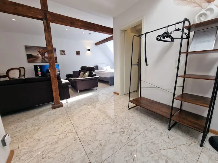 Loft-Studio mit Holzbalken 5